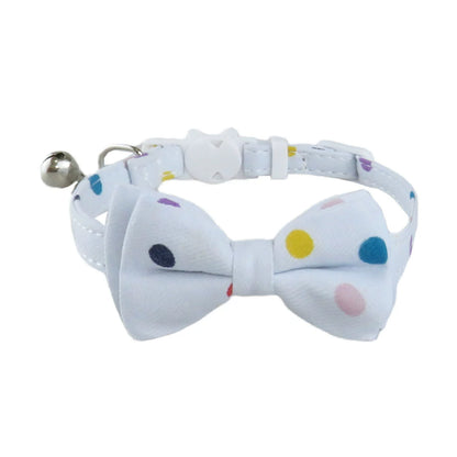 Katzenhalsband mit Fliege und Bandana (gepunktet)