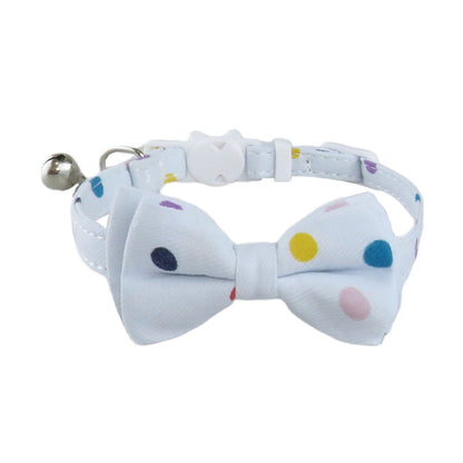 Katzenhalsband mit Fliege und Bandana (gepunktet)