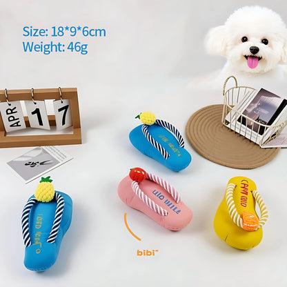 Plüsch-Hundespielzeug in Pantoffelform mit Quietscher