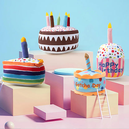 Plüschtier für Hunde in Geburtstagskuchenform mit Quietscher