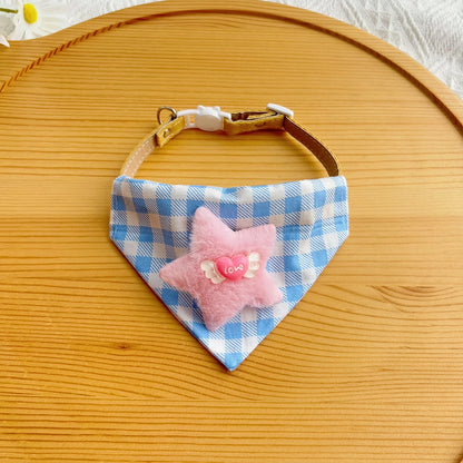 Niedliches kariertes Haustier-Bandana-Halsband
