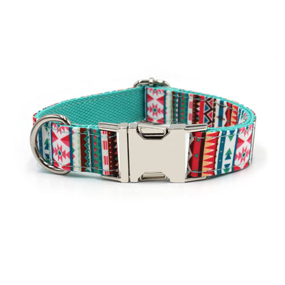 Niedliches bedrucktes Hundehalsband mit silberner Schnalle