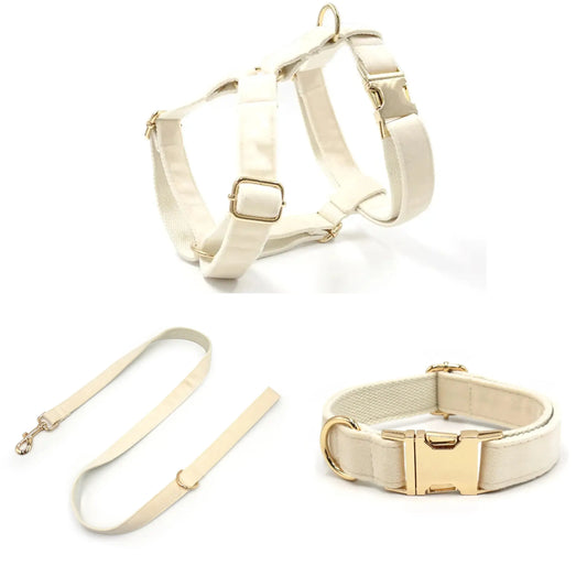 Gehsets aus cremefarbenem Samt