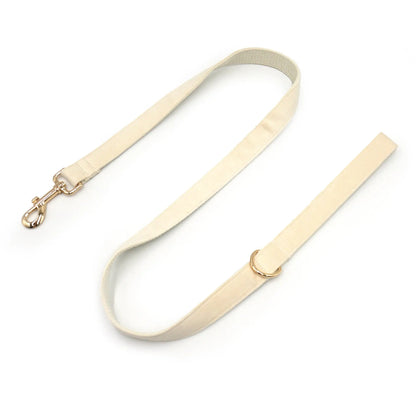 Gehsets aus cremefarbenem Samt